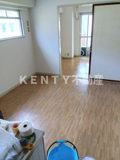 居室・リビング　こちらの居間で趣味の時間をお楽しみください