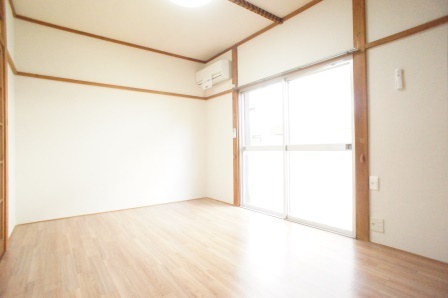 居室・リビング　朝から明るい東向きのお部屋です