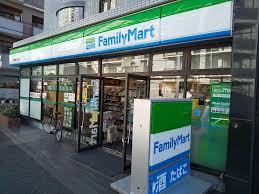 コンビニ　ファミリーマート駒場四丁目店（コンビニ）まで285m