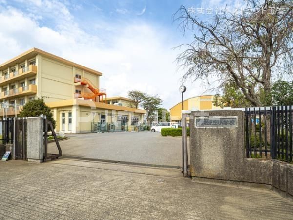 小学校　千葉市立松ケ丘小学校（小学校）まで320m