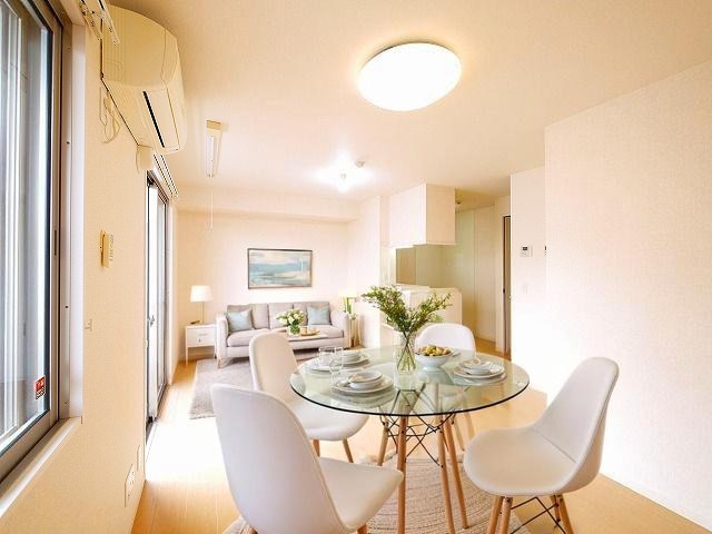 居室・リビング　CGで家具等を配置したもので家具等は含まれません