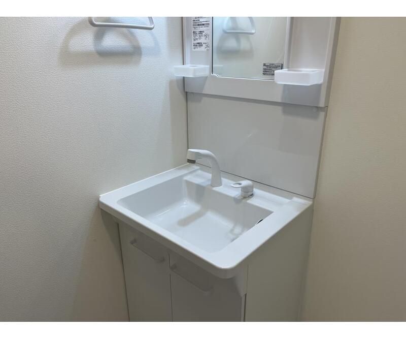 洗面設備　朝の身支度に便利な独立洗面台☆