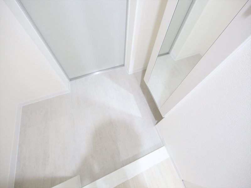 玄関　玄関　姿見付シューズボックス（収納充実してます）