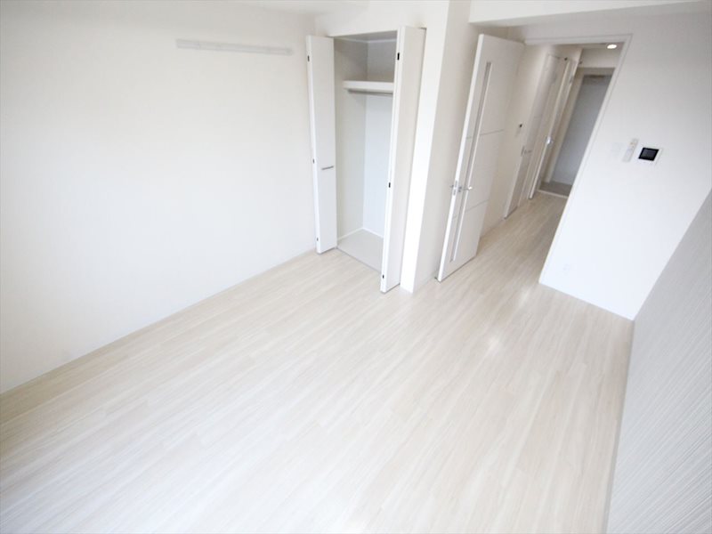 その他部屋・スペース　洋室8.2帖　エアコン完備　バルコニーに面しています