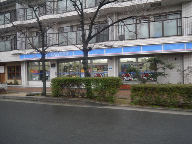 コンビニ　ローソン（コンビニ）まで300m