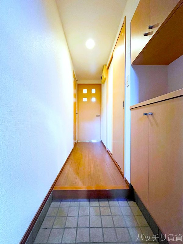 玄関　画像は別号室イメージの為、現況を優先いたします。