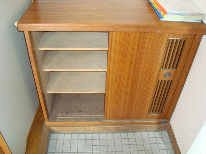 玄関　※写真は別号室です。