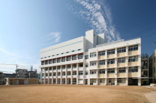 小学校　神戸市立東灘小学校（小学校）まで685m