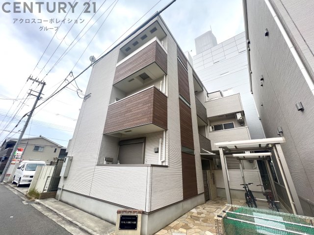 建物外観　オートロックで外部の人間が簡単に出入りできないため安心です。