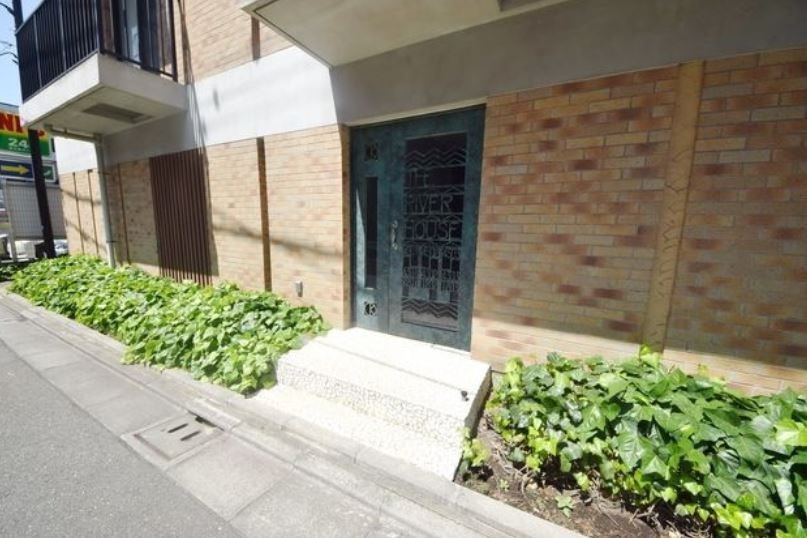 エントランス　毎日通るエントランスはこのようになっています