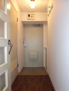 玄関　都市ガス対応バス追焚で経済的　12階南向き角部屋陽当たり良好