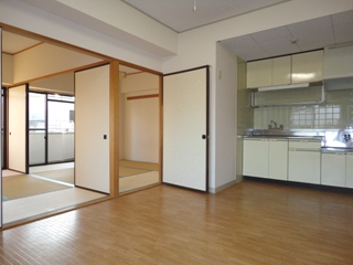 居室・リビング　都市ガス対応バス追焚で経済的　12階南向き角部屋陽当たり良好