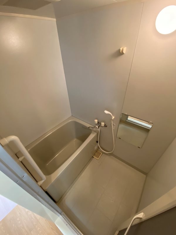 バス・シャワールーム　違うお部屋の写真です。ご参考までに