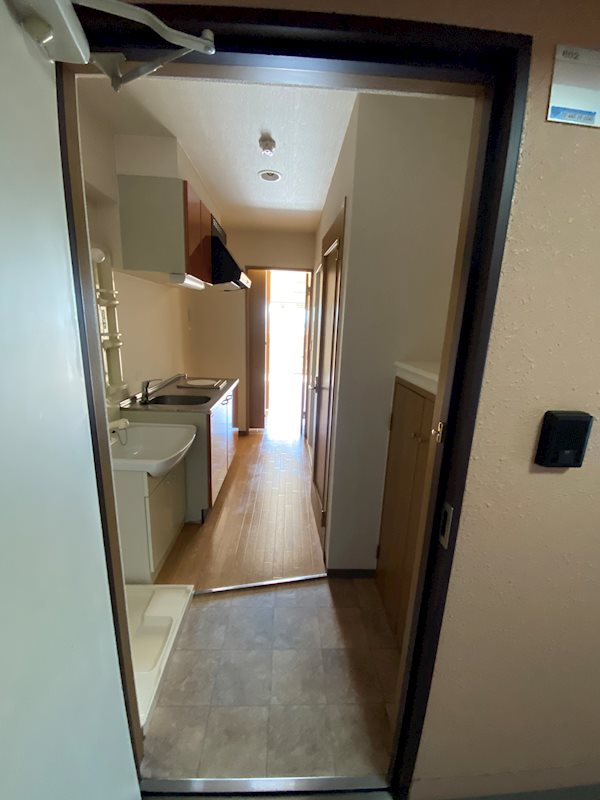 玄関　違うお部屋の写真です。ご参考までに