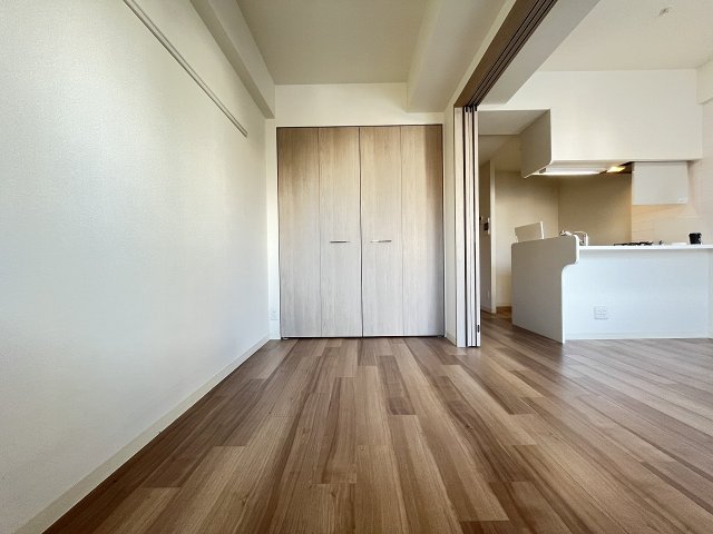 その他部屋・スペース　開放的な寝室です