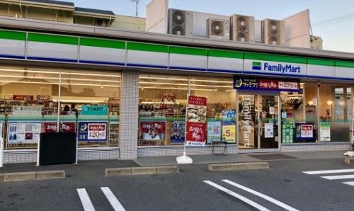 コンビニ　ファミリーマート名西稲生店（コンビニ）まで260m