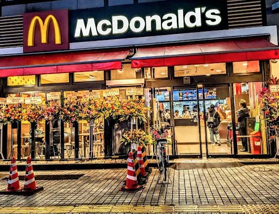 飲食店　マクドナルド 田端駅前店（飲食店）まで775m
