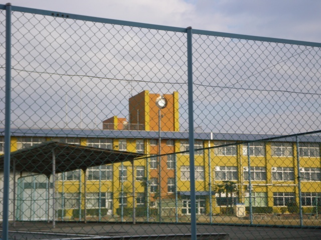 小学校　川西市立川西北小学校（小学校）まで633m