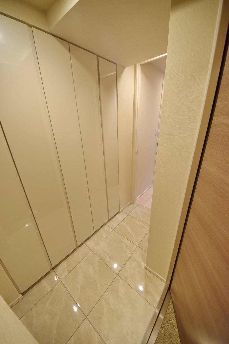 玄関　※別部屋参考写真となります。