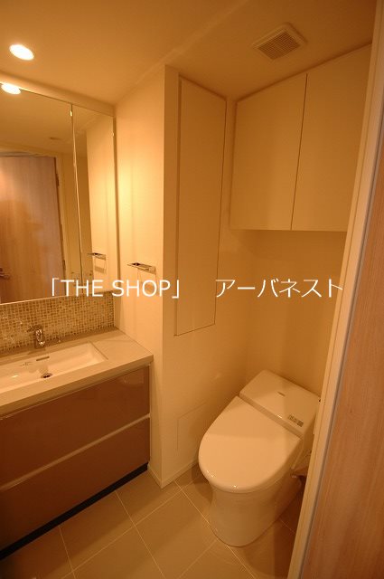 トイレ　同タイプ、別部屋の参考写真です。
