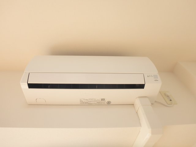その他設備　リビングにエアコン1基設置済みです！
