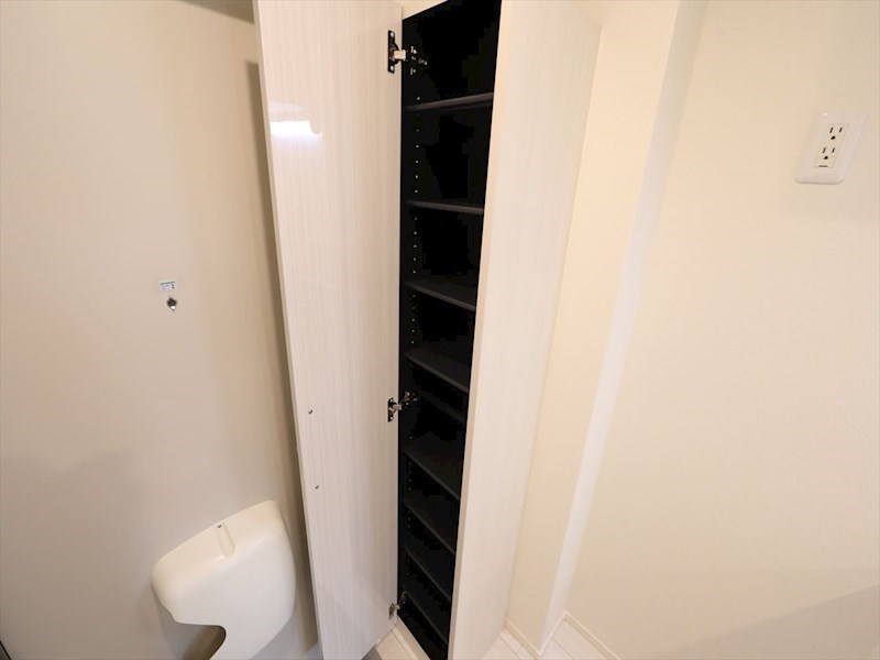 玄関　玄関　シューズボックス付（収納充実してます）　同仕様写真