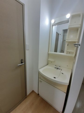 洗面設備　※同タイプの部屋写真です