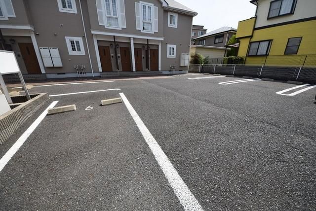 駐車場　敷地内駐車場あり