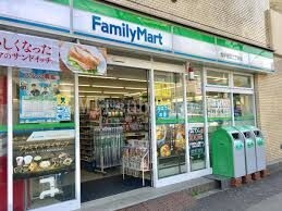 コンビニ　ファミリーマート西早稲田二丁目店（コンビニ）まで310m