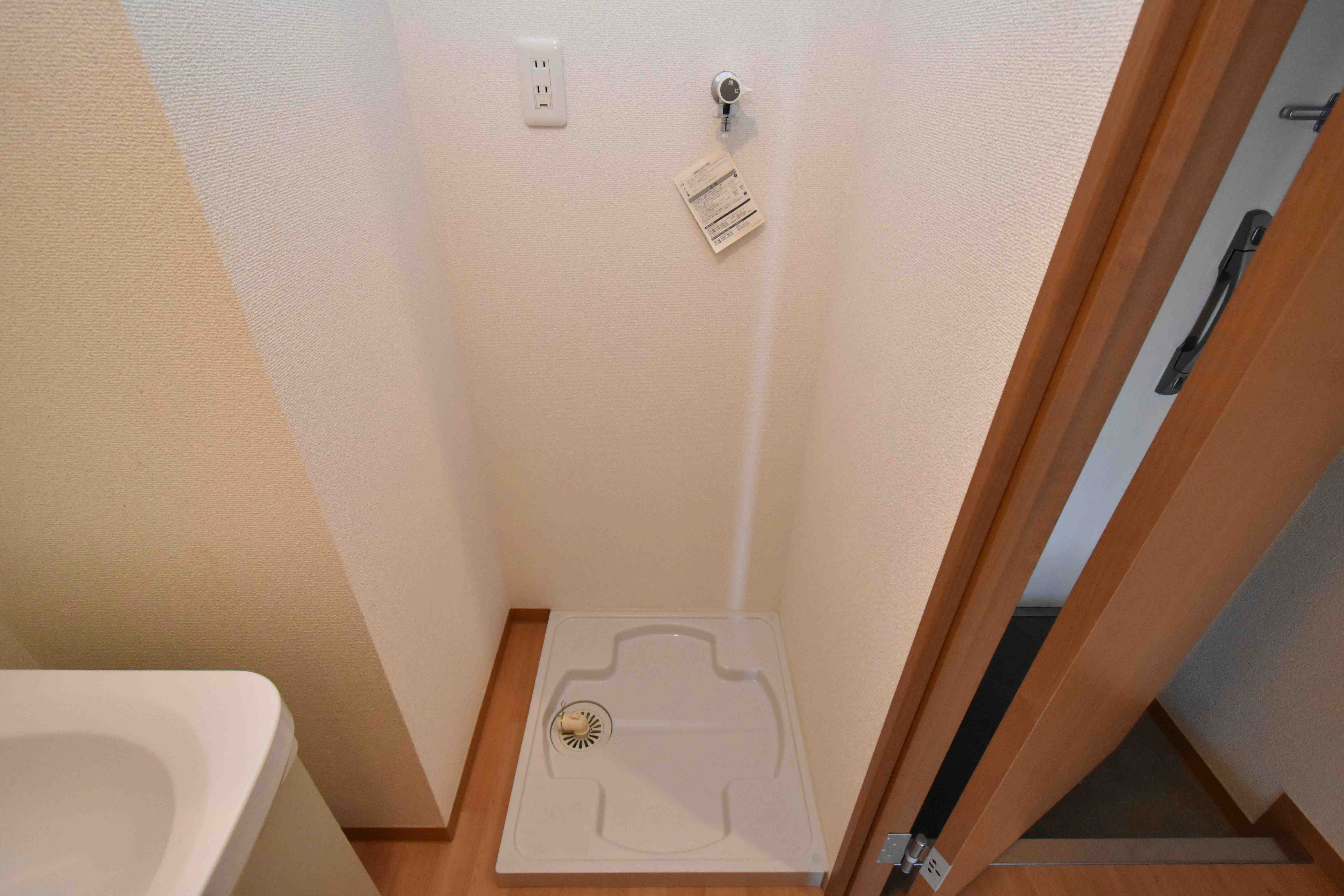 その他設備　室内に洗濯置き場あり！（同仕様写真）