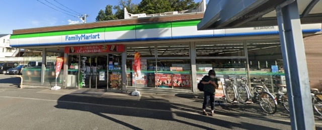 コンビニ　ファミリーマート港北師岡町店（コンビニ）まで750m