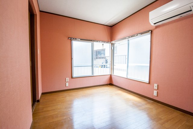 居室・リビング　角部屋二面採光なので明るいお部屋です！