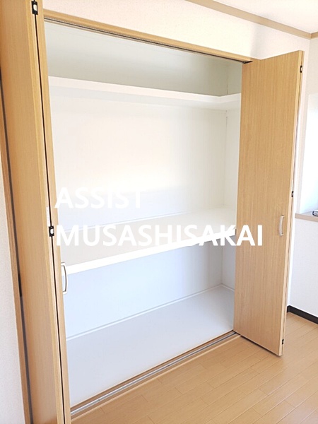 収納　写真：設備同仕様の別物件です