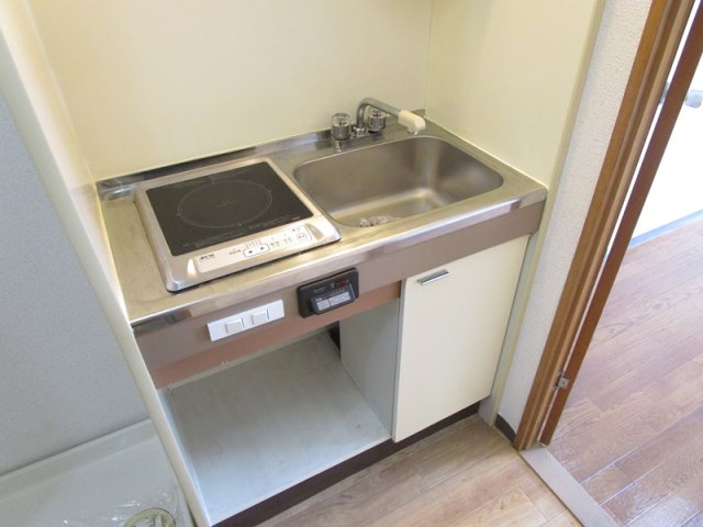 キッチン　同物件別部屋です。