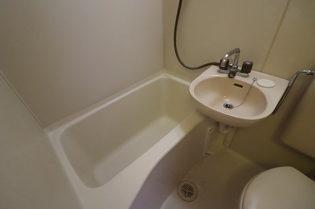 バス・シャワールーム　同物件別部屋です。