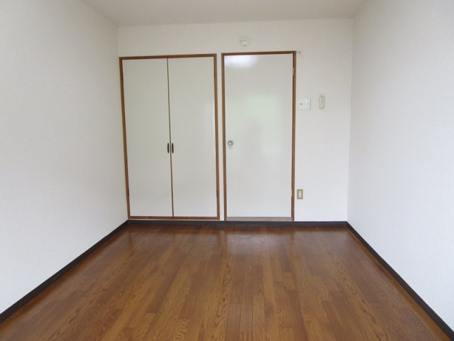 居室・リビング　同物件別部屋です。