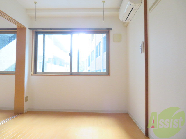 その他部屋・スペース　こちらは洋室を撮影しました。寝室にしましょう。