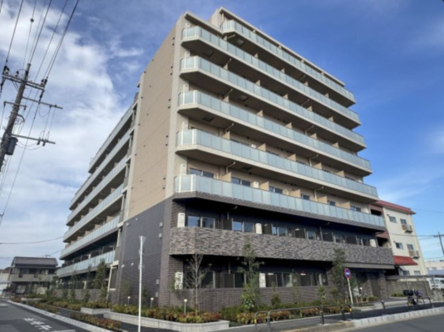 建物外観　８階建ての賃貸マンション