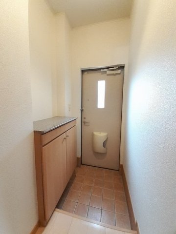 玄関　収納もある玄関です