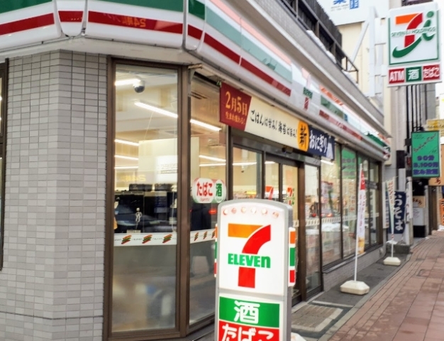 コンビニ　セブンイレブン札幌琴似本通店（コンビニ）まで46m