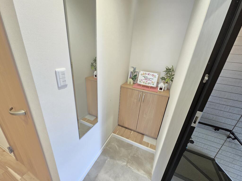 玄関　シューズボックスに収納できて玄関すっきり！