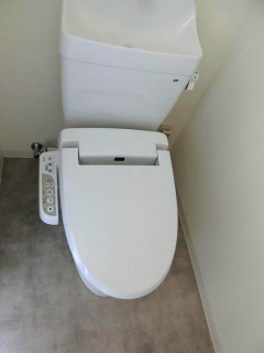 トイレ　温水洗浄便座です