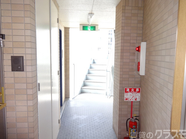 エントランス　エントランスは宅配ＢＯＸも付いていて、留守がちでも安心です♪