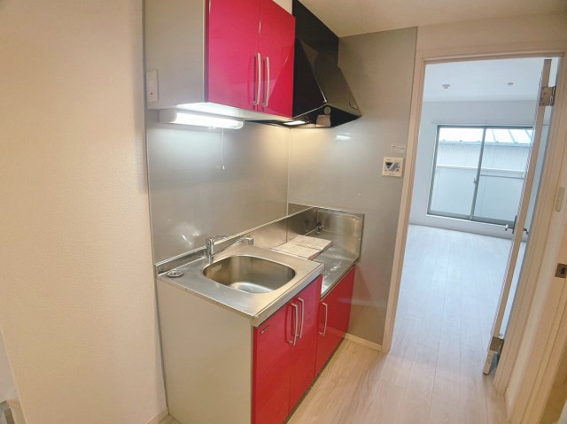 キッチン　掲載の内装写真は同型タイプの別のお部屋の写真です