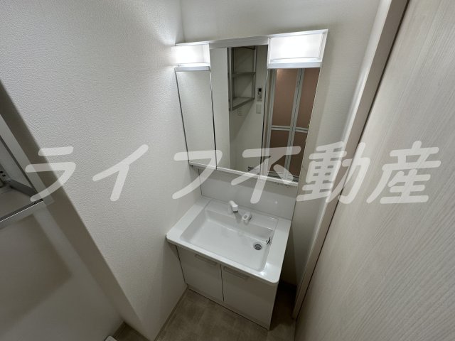 洗面設備　独立洗面台です