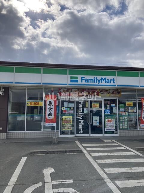 コンビニ　ファミリーマート 八女鵜池店（コンビニ）まで122m