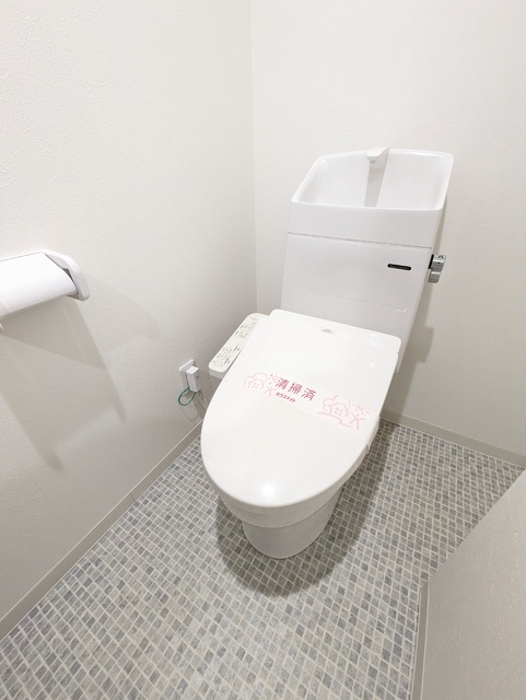 トイレ　洗浄便座付きで快適です