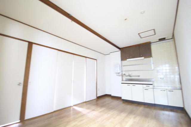居室・リビング　白い壁がお部屋の雰囲気ＵＰ