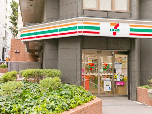 コンビニ　セブンイレブン新宿御苑前本通り店（コンビニ）まで78m
