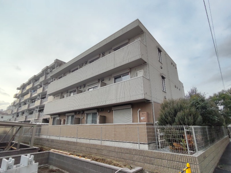 建物外観　重厚感のあるおしゃれな建物です